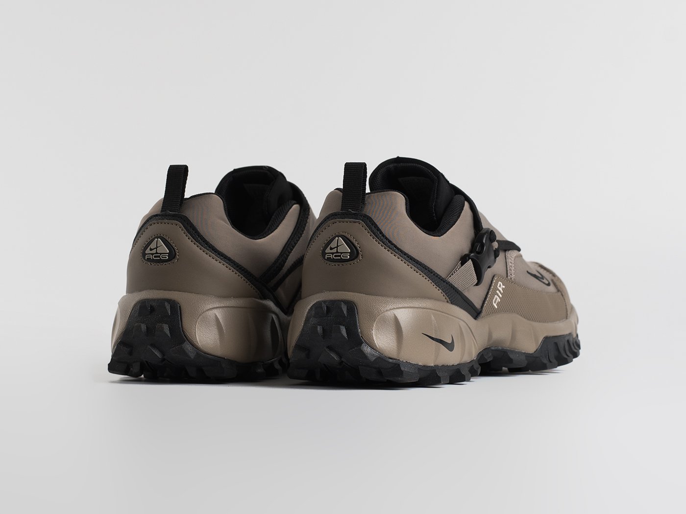 Кроссовки Nike ACG Phassad