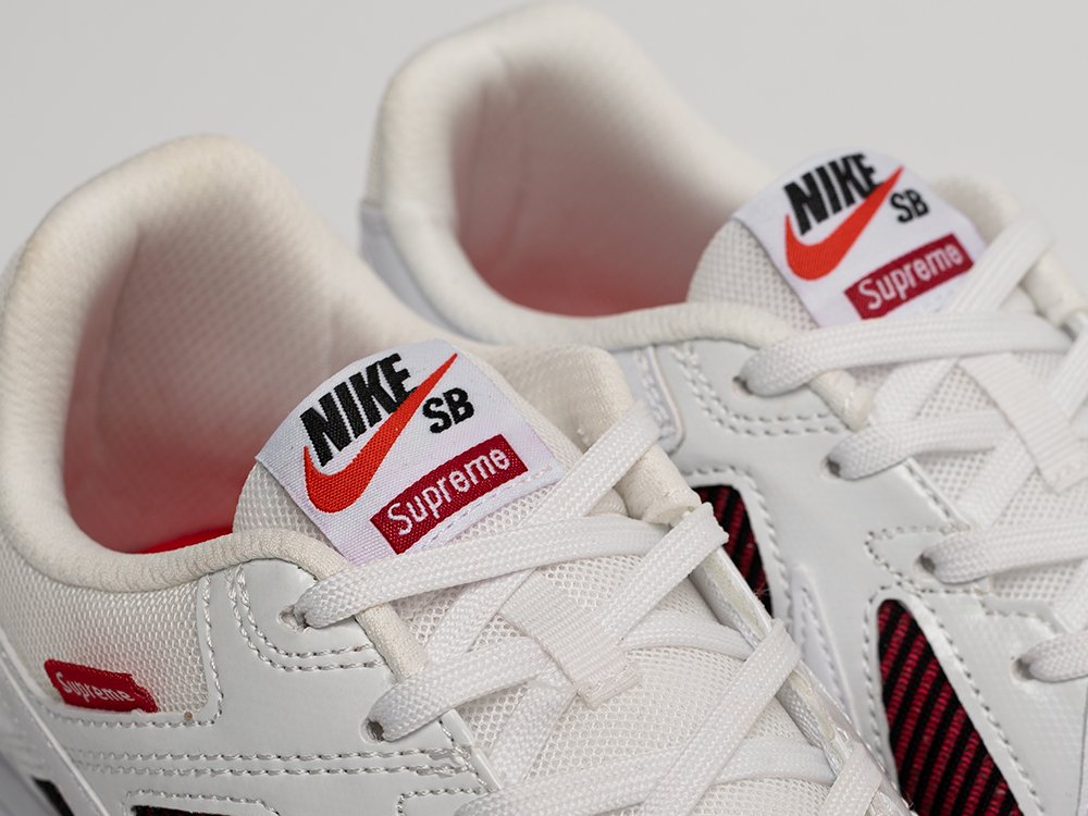 Футбольная обувь Supreme x Nike SB Gato