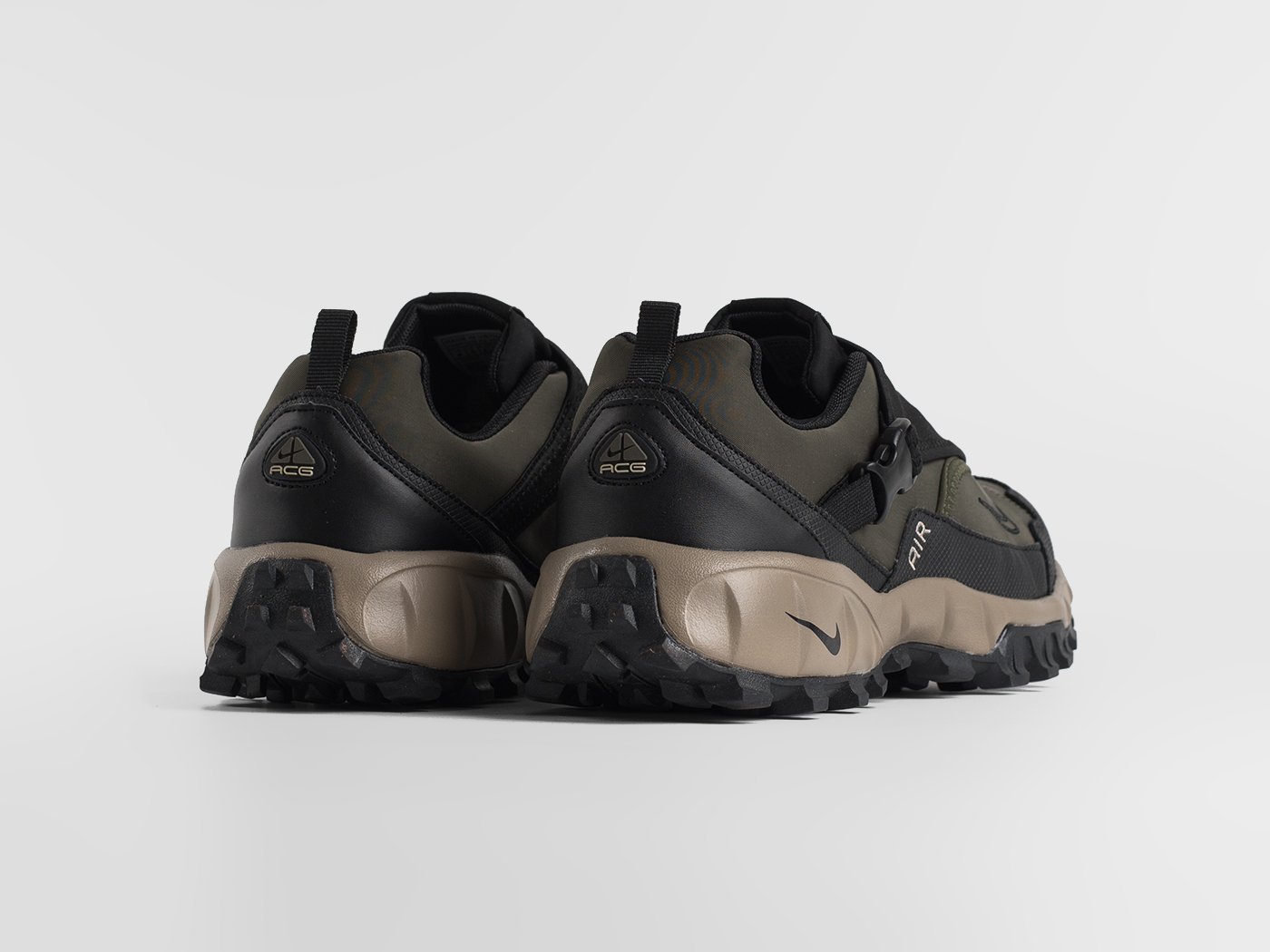 Кроссовки Nike ACG Phassad