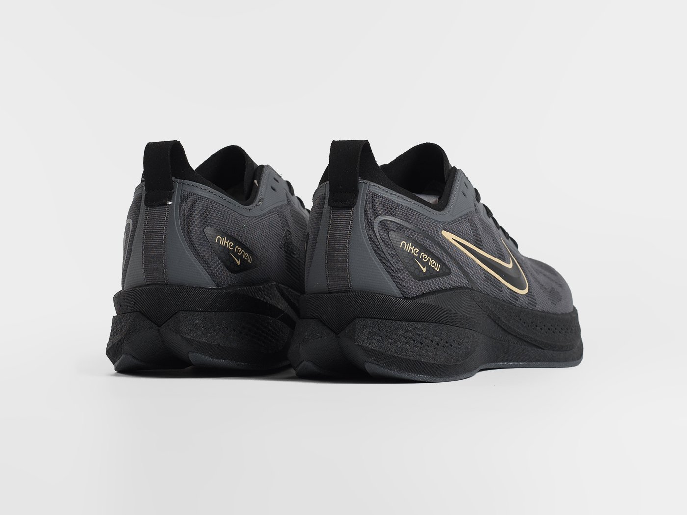 Кроссовки Nike Renew