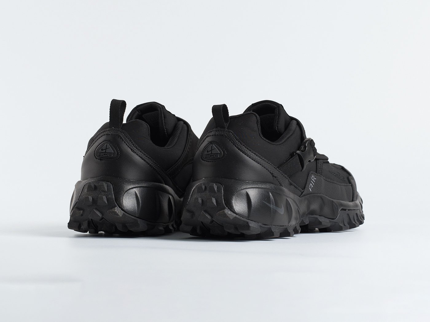 Кроссовки Nike ACG Phassad