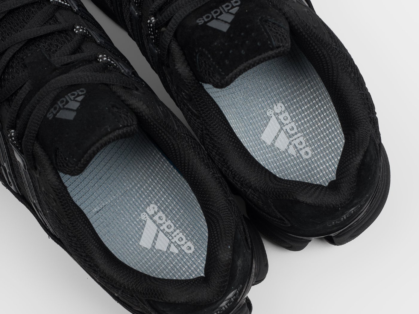 Кроссовки Adidas Ozweego Pro