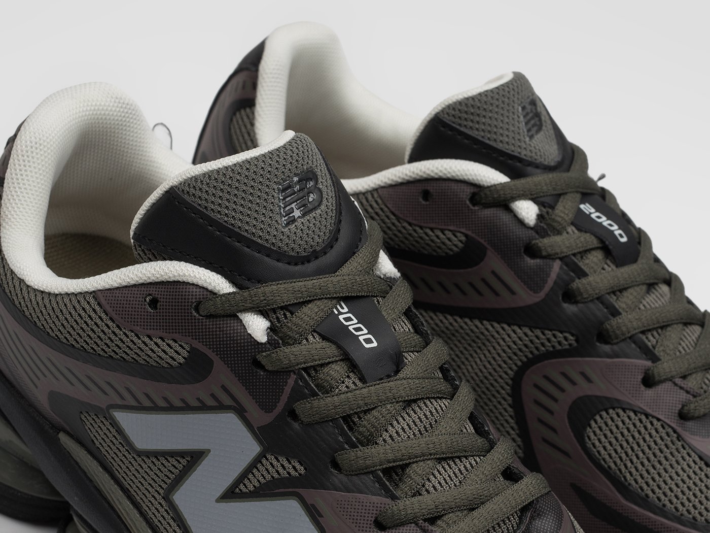 Кроссовки New Balance ABZORB 2000