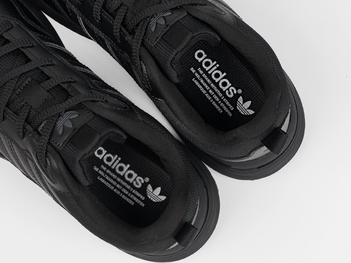 Кроссовки Adidas