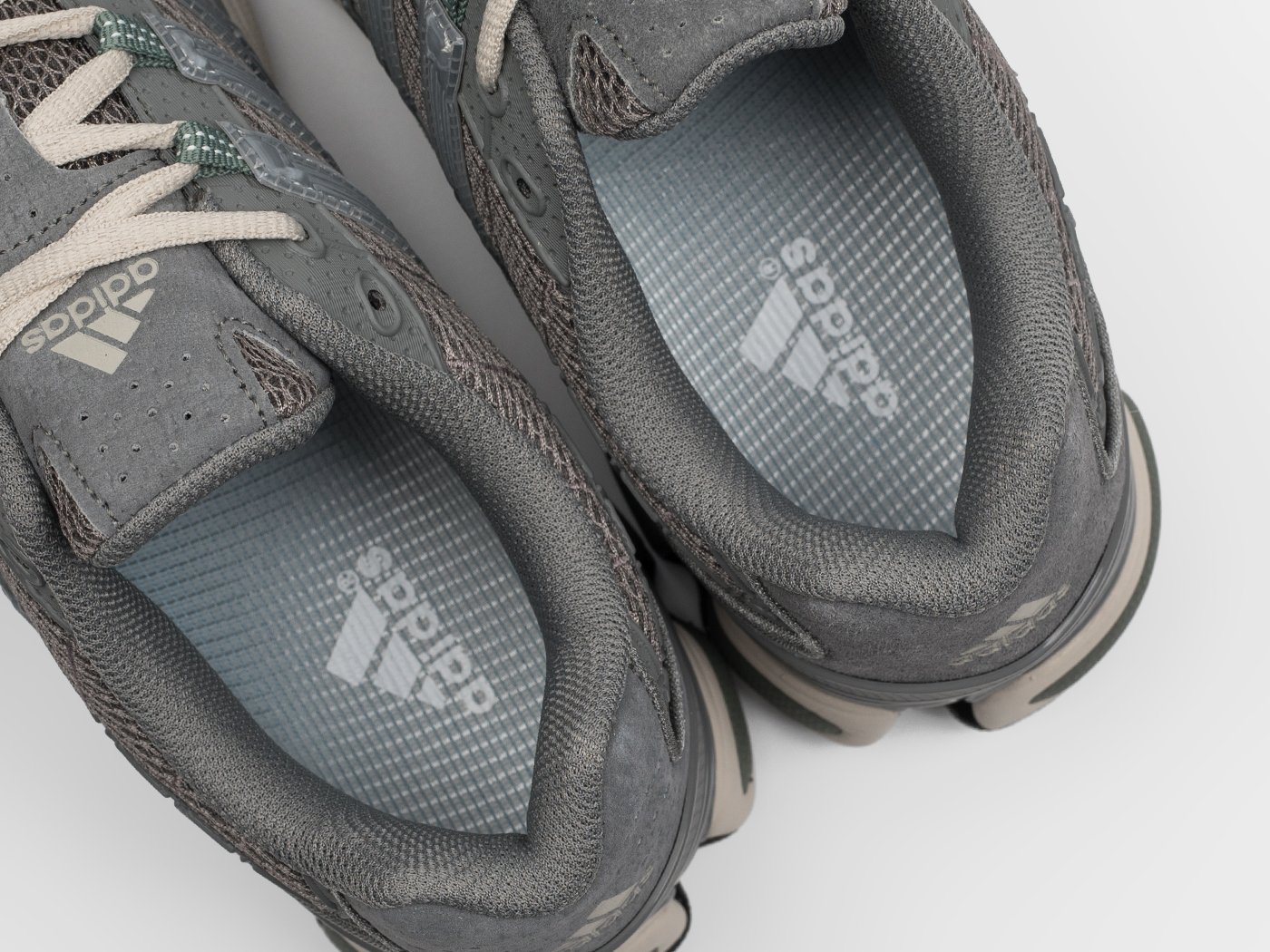 Кроссовки Adidas Ozweego Pro