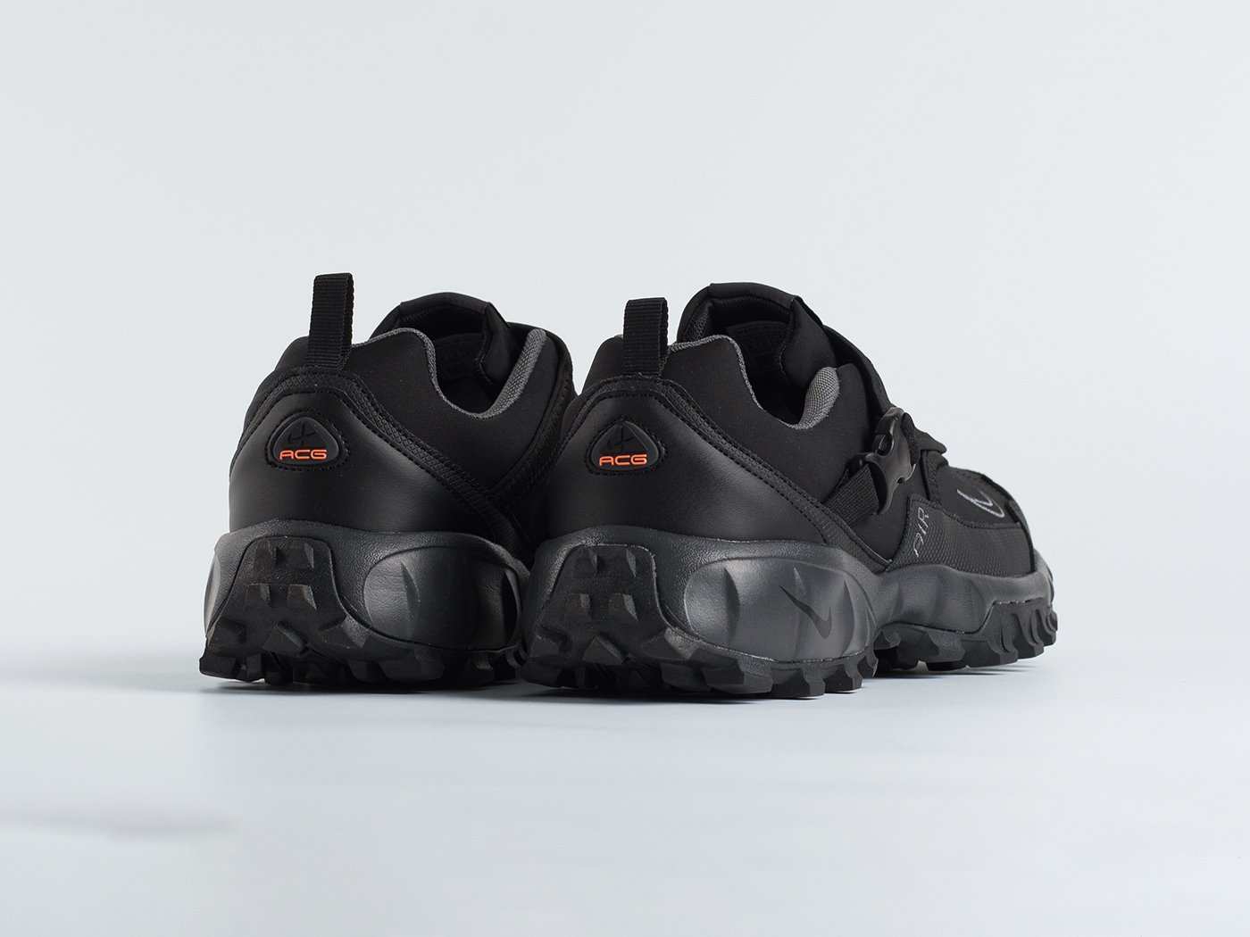 Кроссовки Nike ACG Phassad