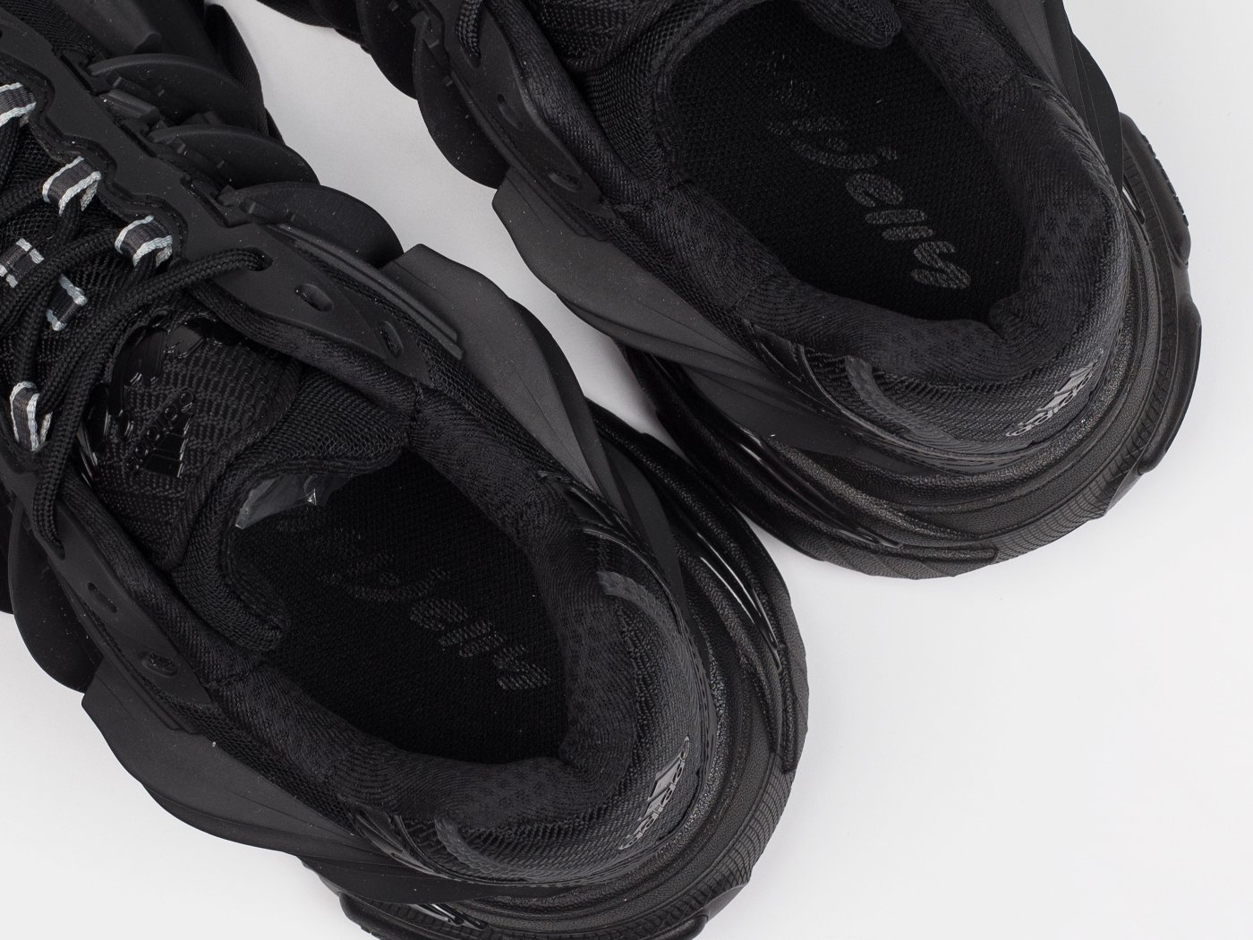 Кроссовки Adidas x Pharrell Adistar Jellyfish