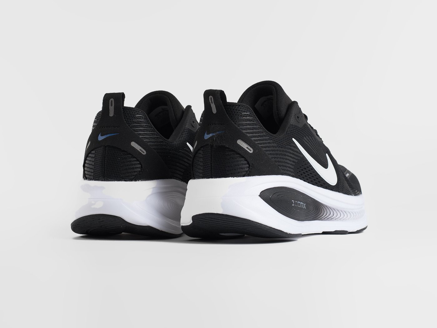 Кроссовки Nike Vomero 18