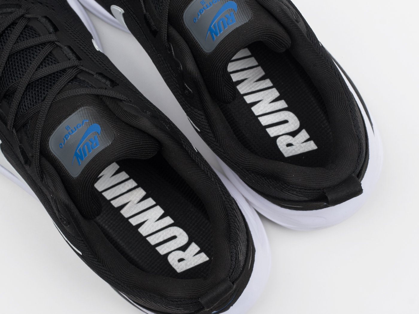 Кроссовки Nike Vomero 18