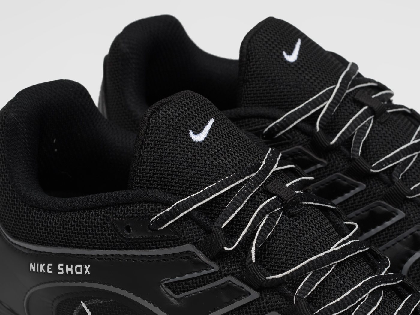 Кроссовки Nike Shox