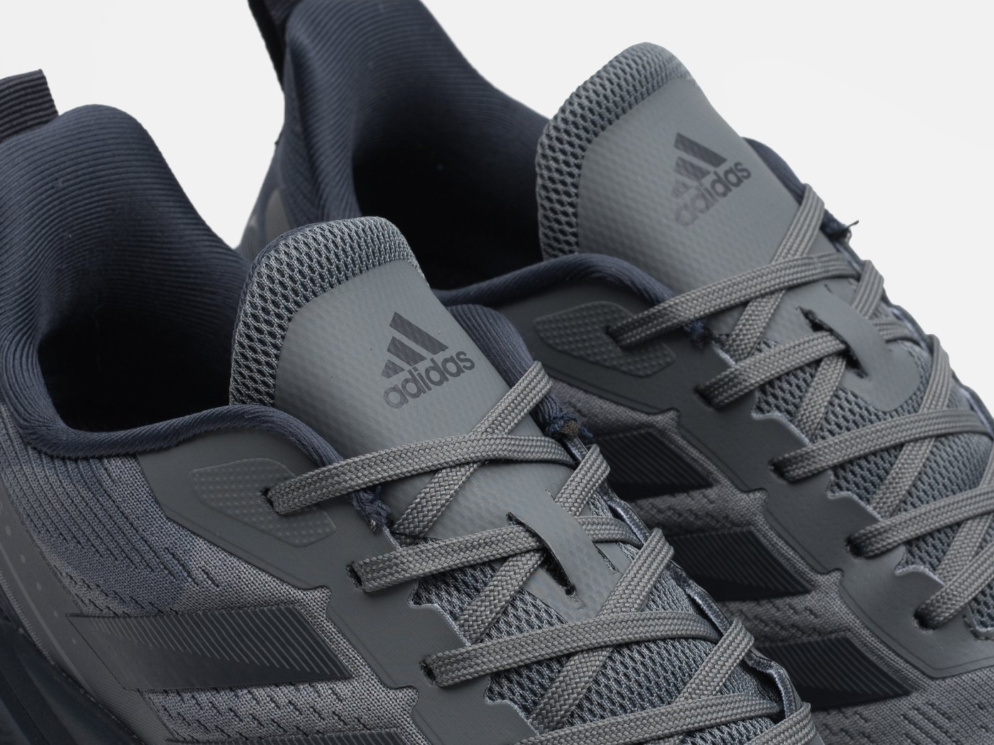 Кроссовки Adidas