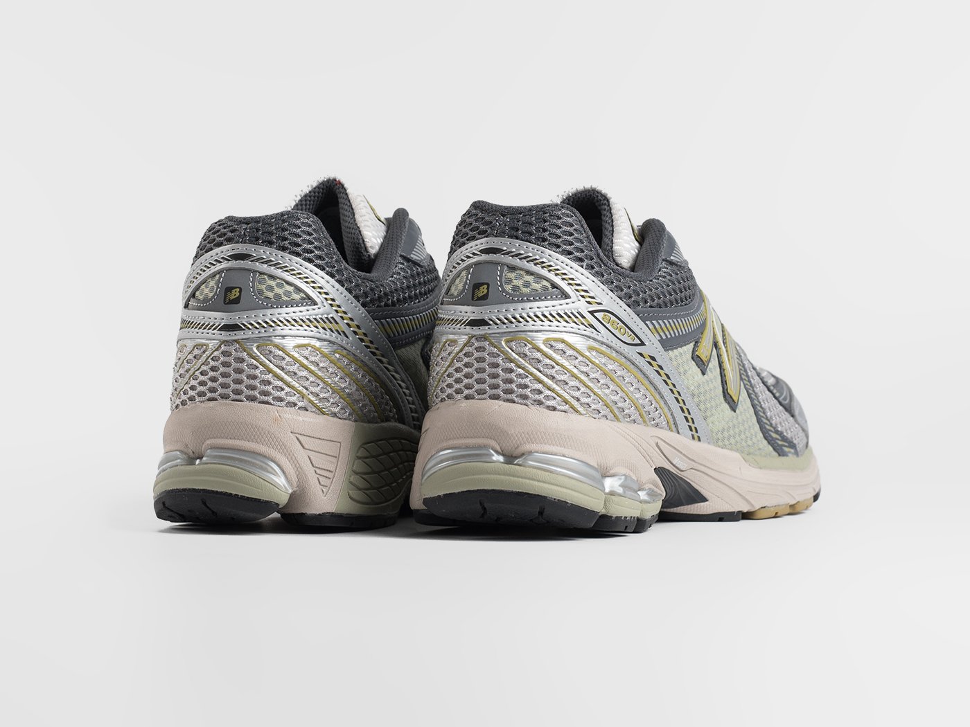 Кроссовки New Balance 860v2