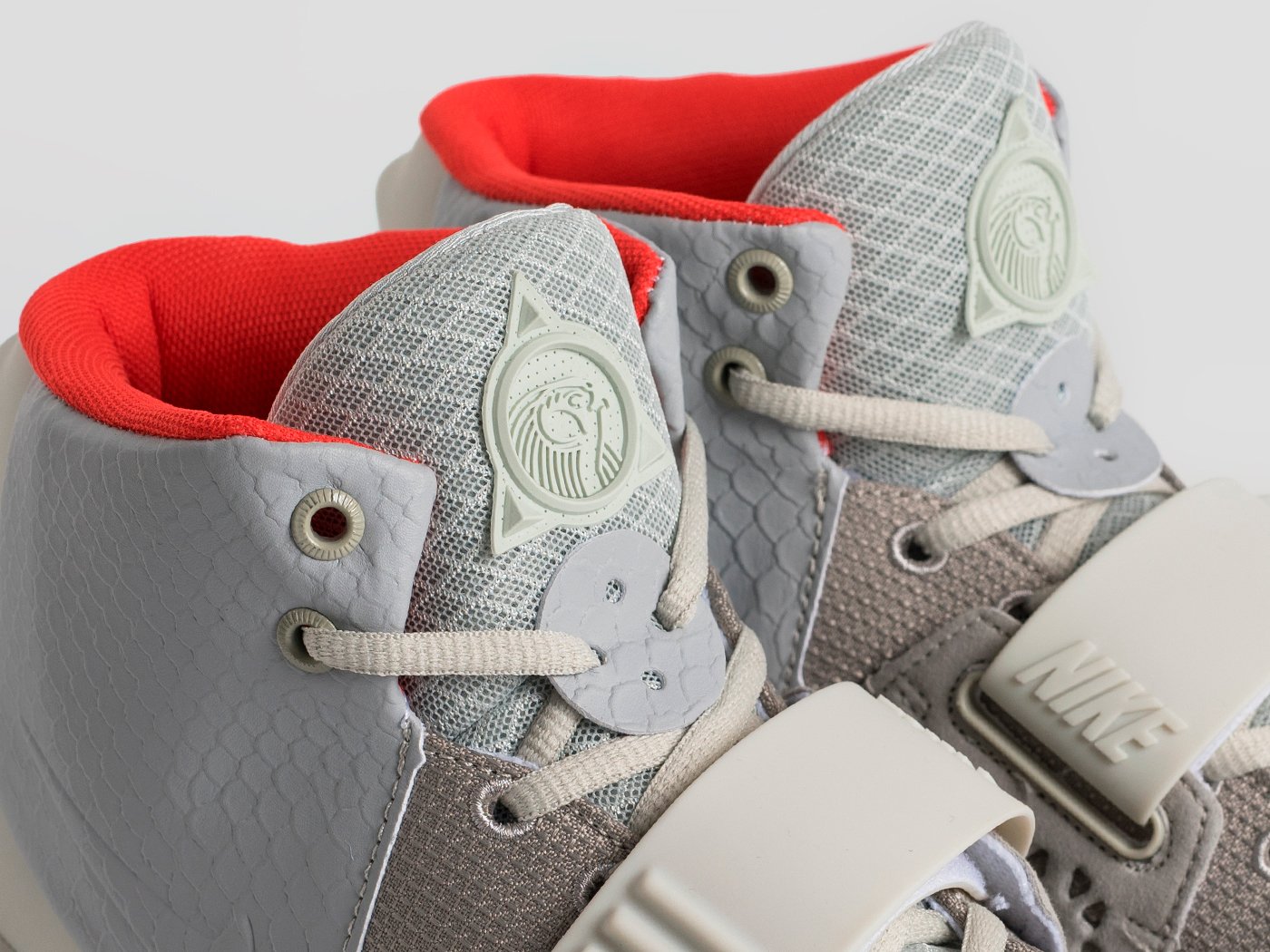 Кроссовки Nike Air Yeezy 2