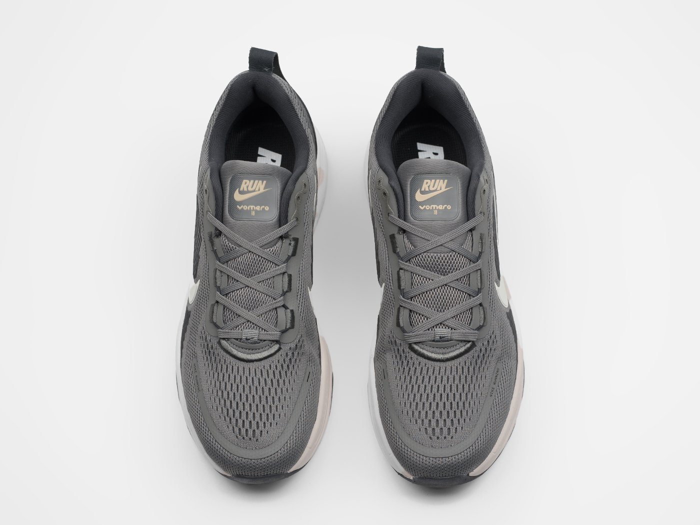 Кроссовки Nike Vomero 18