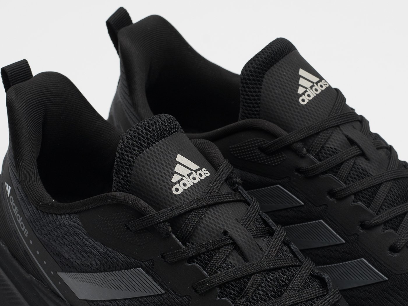 Кроссовки Adidas