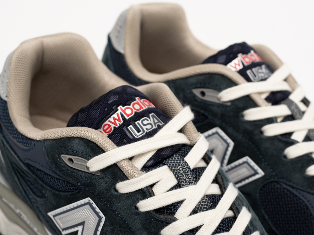 Кроссовки New Balance 990 v3