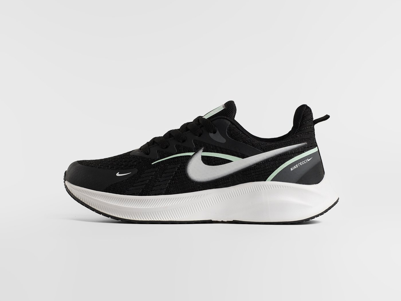 Кроссовки Nike