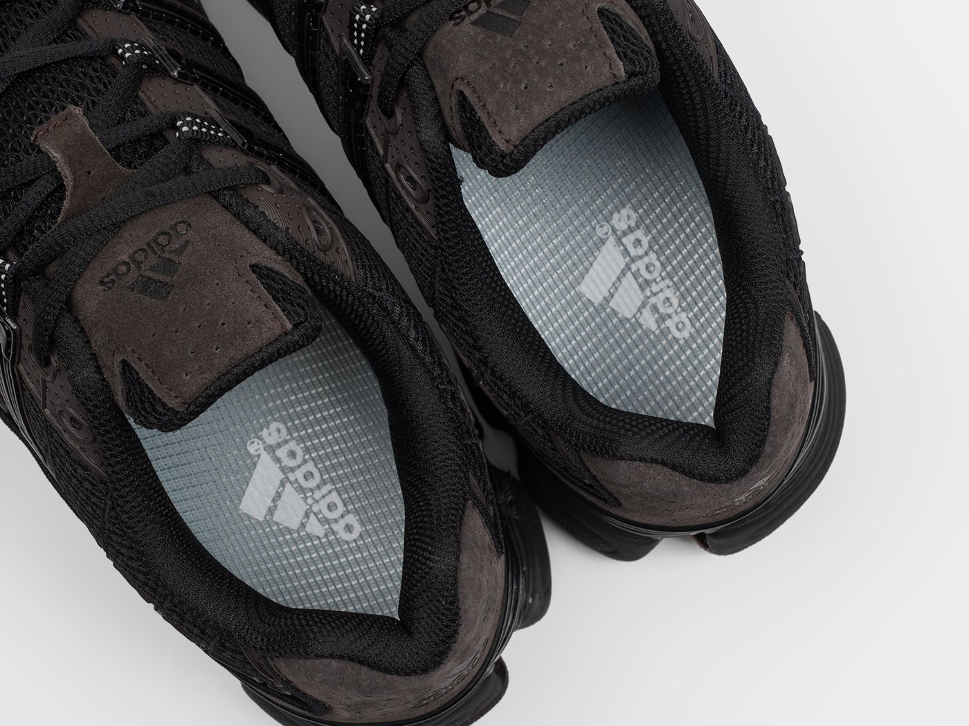 Кроссовки Adidas Ozweego Pro