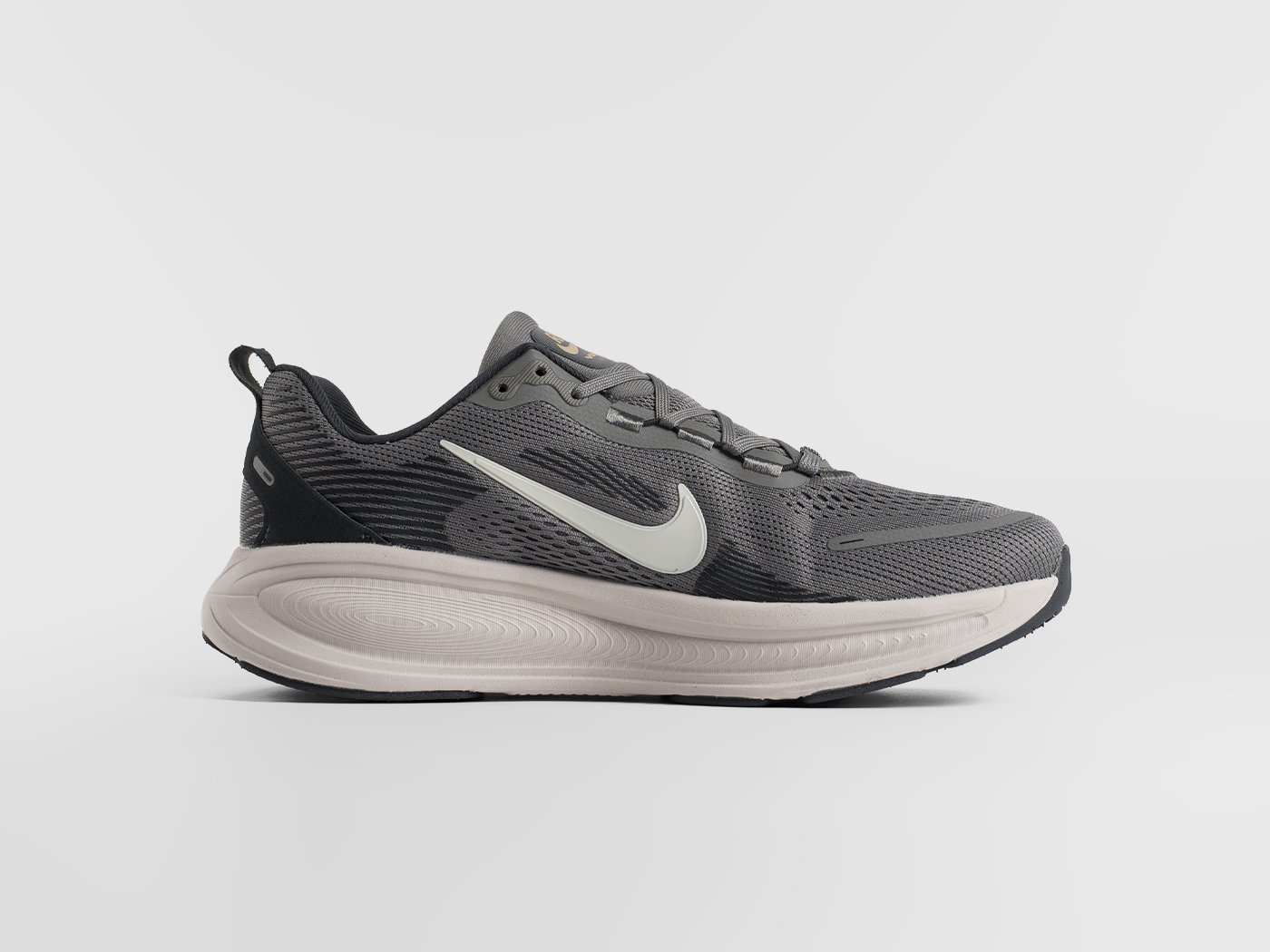 Кроссовки Nike Vomero 18