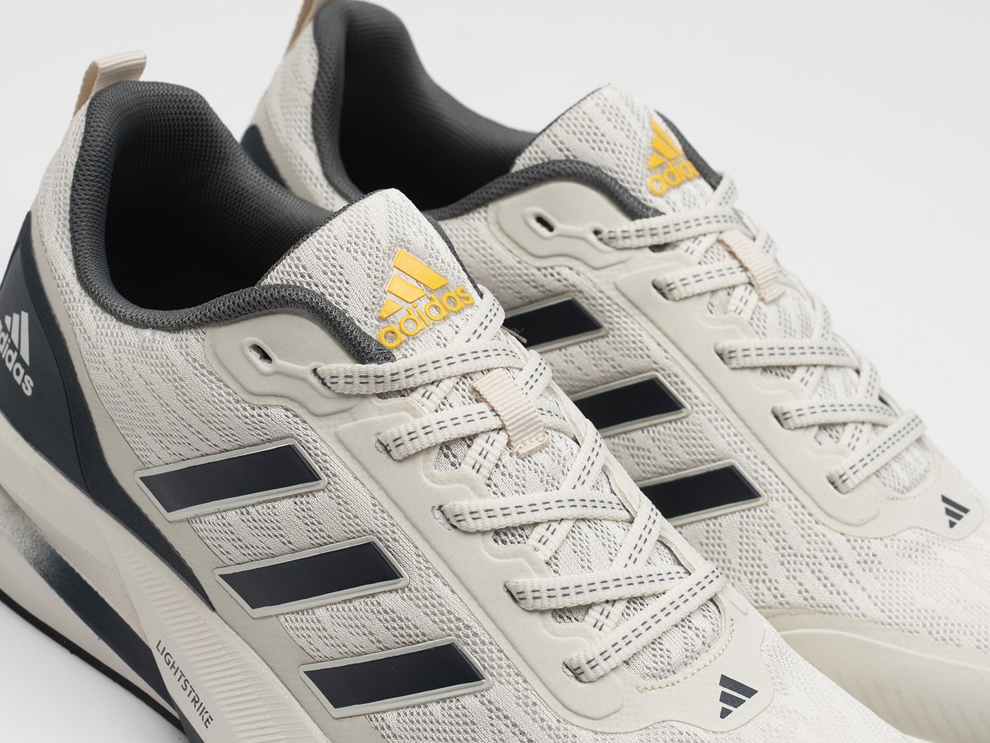 Кроссовки Adidas