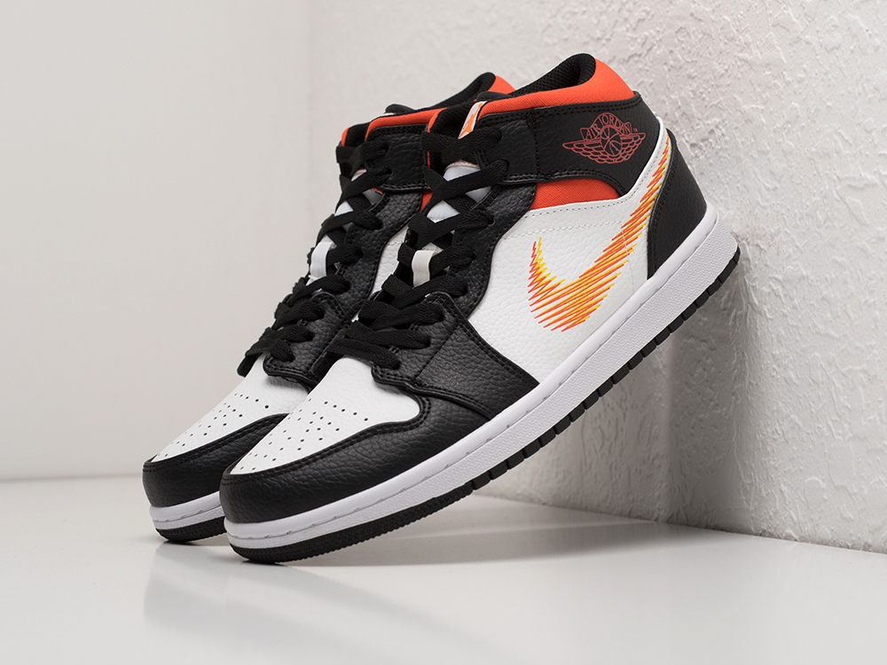 Кроссовки Nike Air Jordan 1 Mid