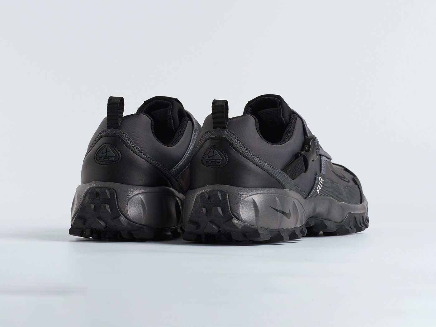 Кроссовки Nike ACG Phassad