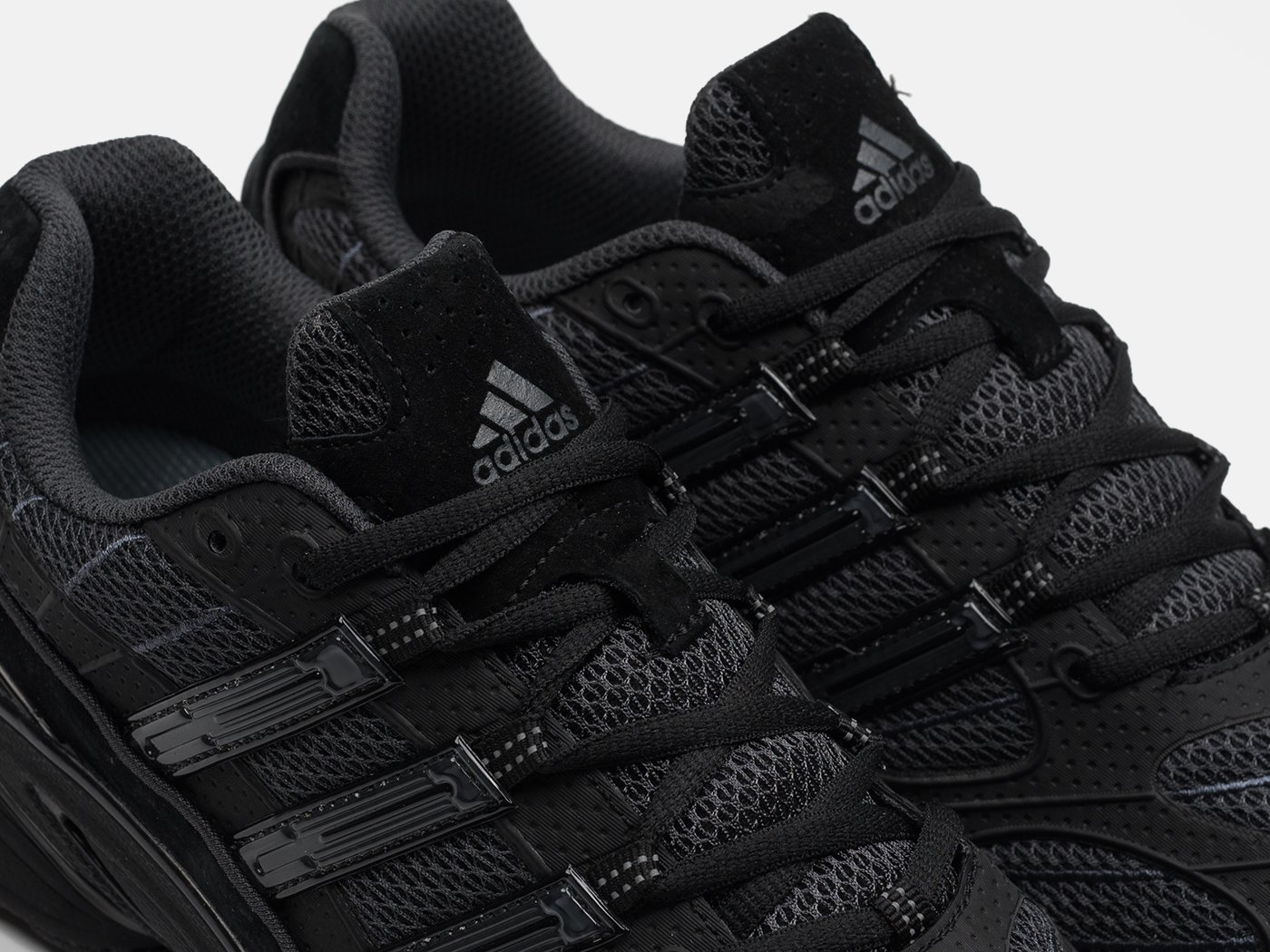 Кроссовки Adidas Ozweego Pro