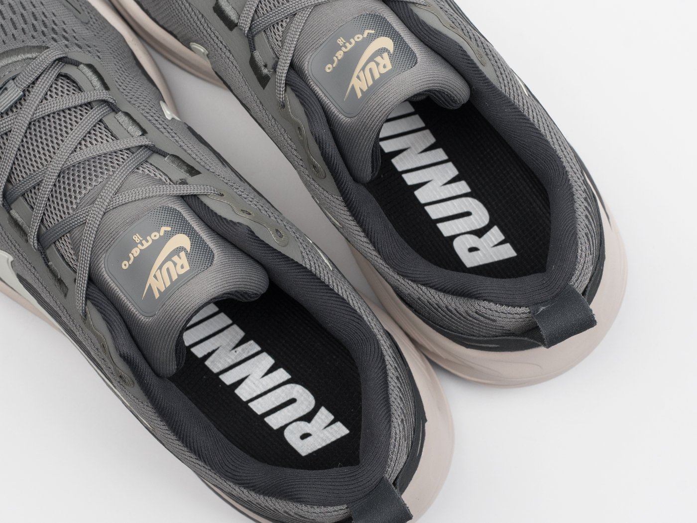 Кроссовки Nike Vomero 18