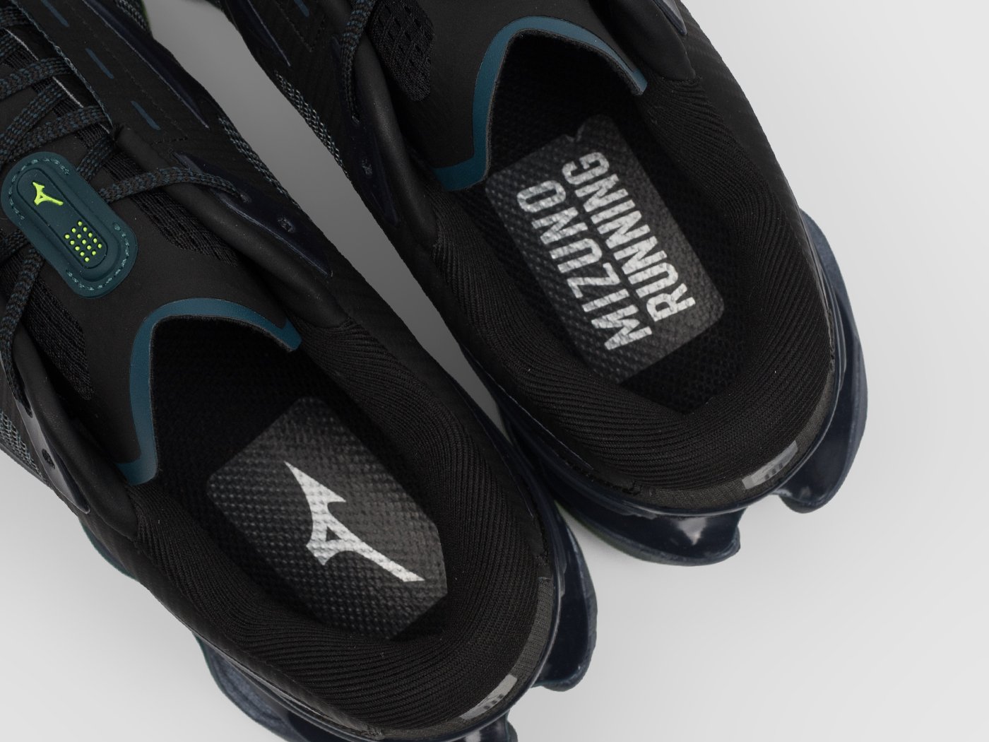 Кроссовки Mizuno Wave Prophecy 15