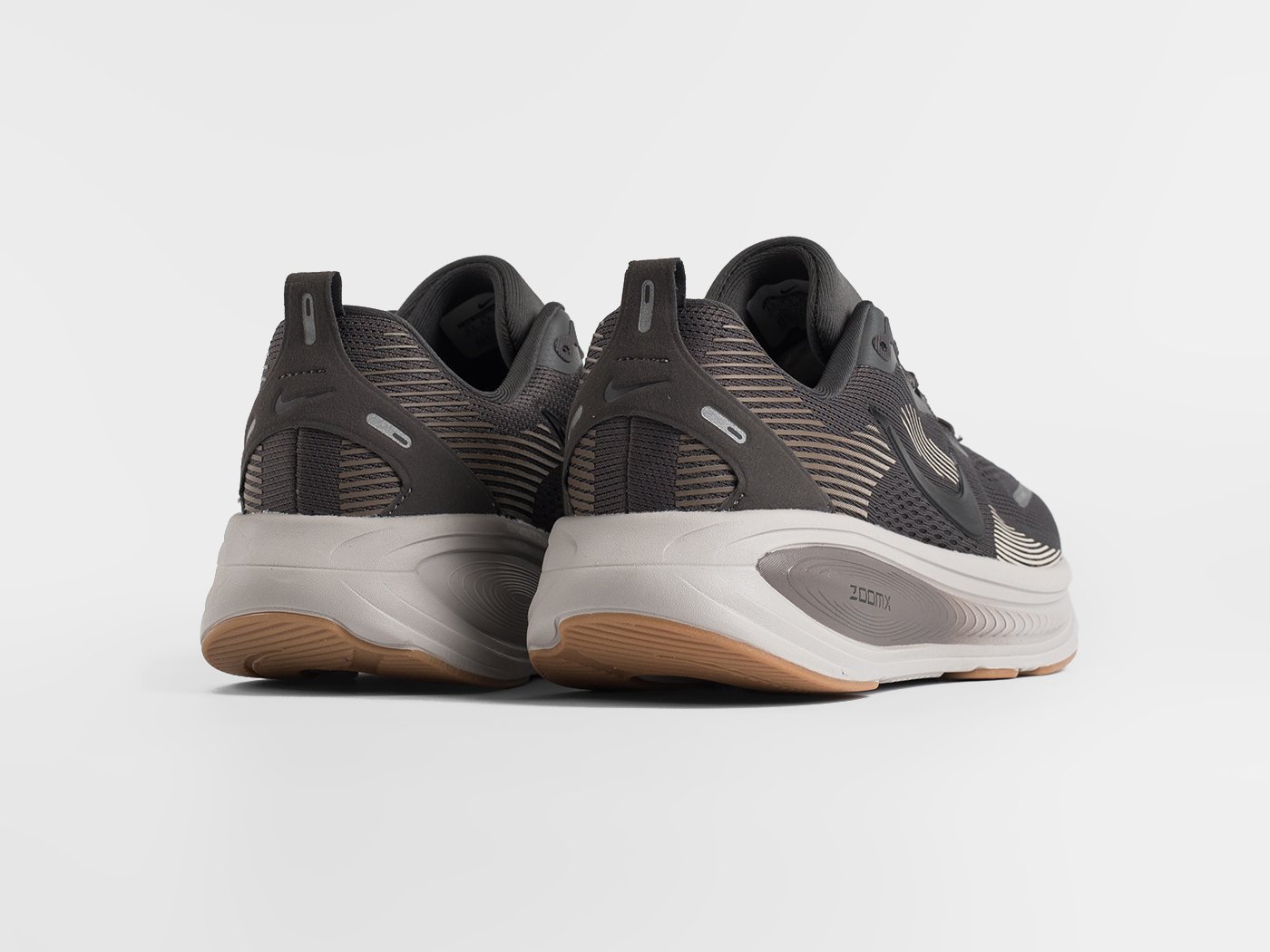 Кроссовки Nike Vomero 18