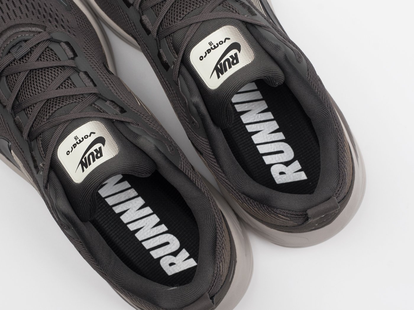 Кроссовки Nike Vomero 18