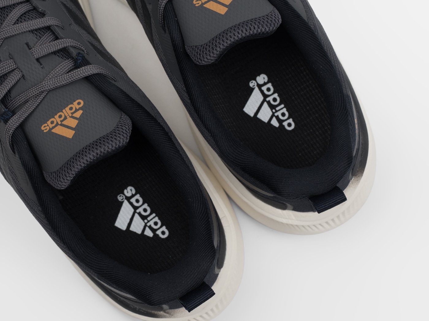 Кроссовки Adidas
