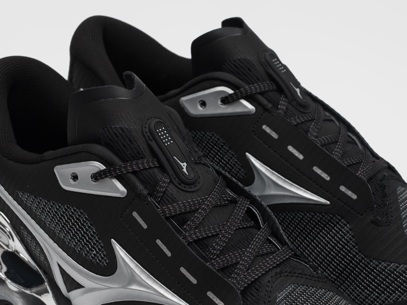 Кроссовки Mizuno Wave Prophecy 15