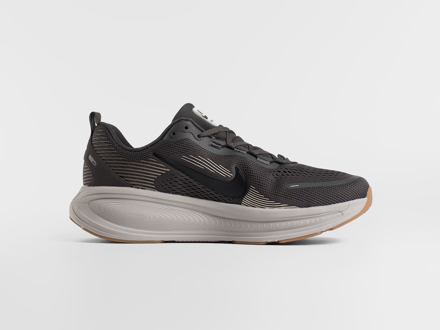 Кроссовки Nike Vomero 18