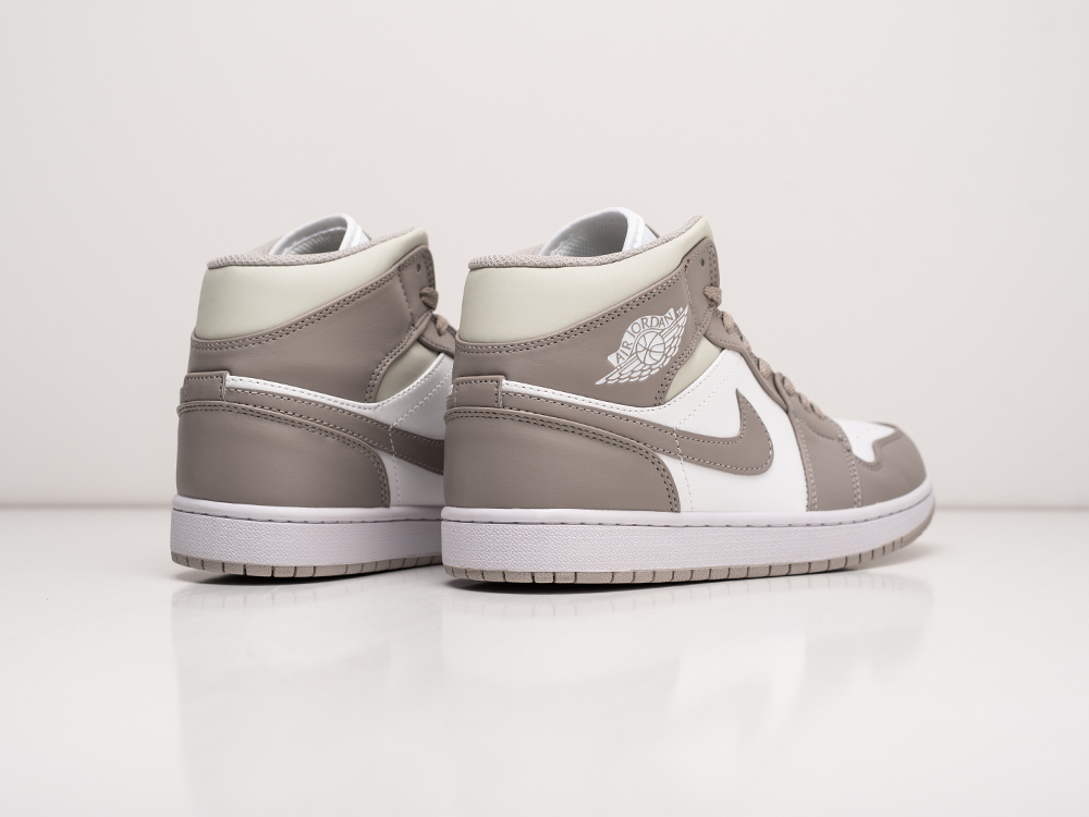 Кроссовки Nike Air Jordan 1 Mid