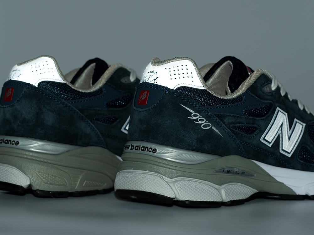 Кроссовки New Balance 990 v3