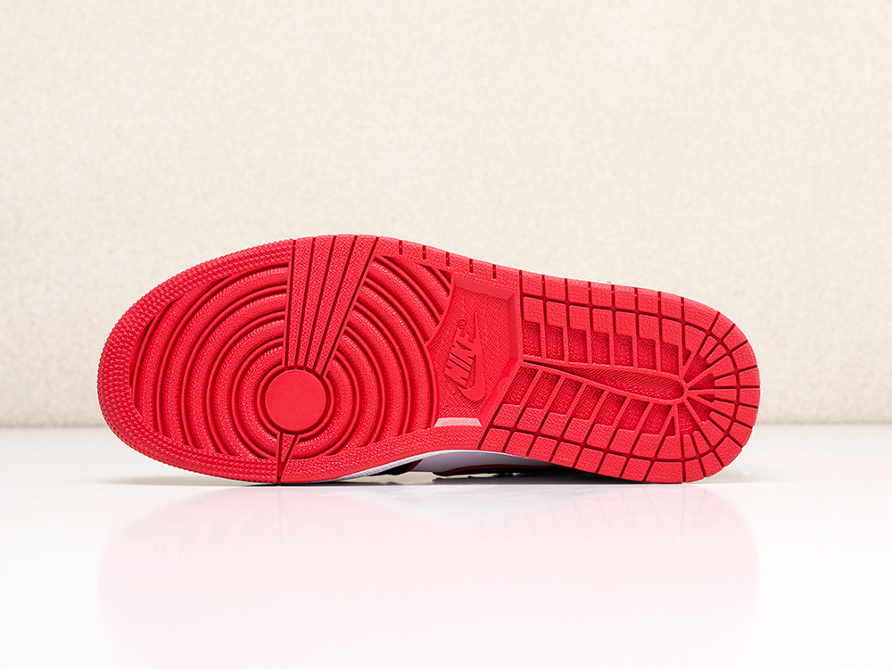 Кроссовки Nike Air Jordan 1 Mid