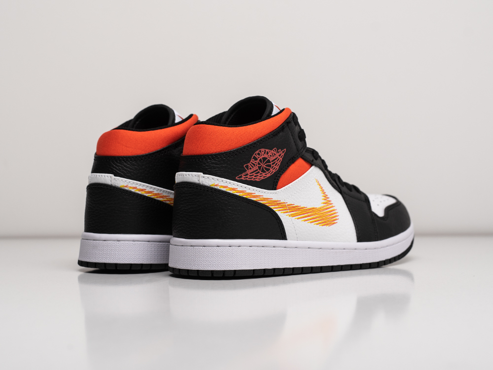 Кроссовки Nike Air Jordan 1 Mid
