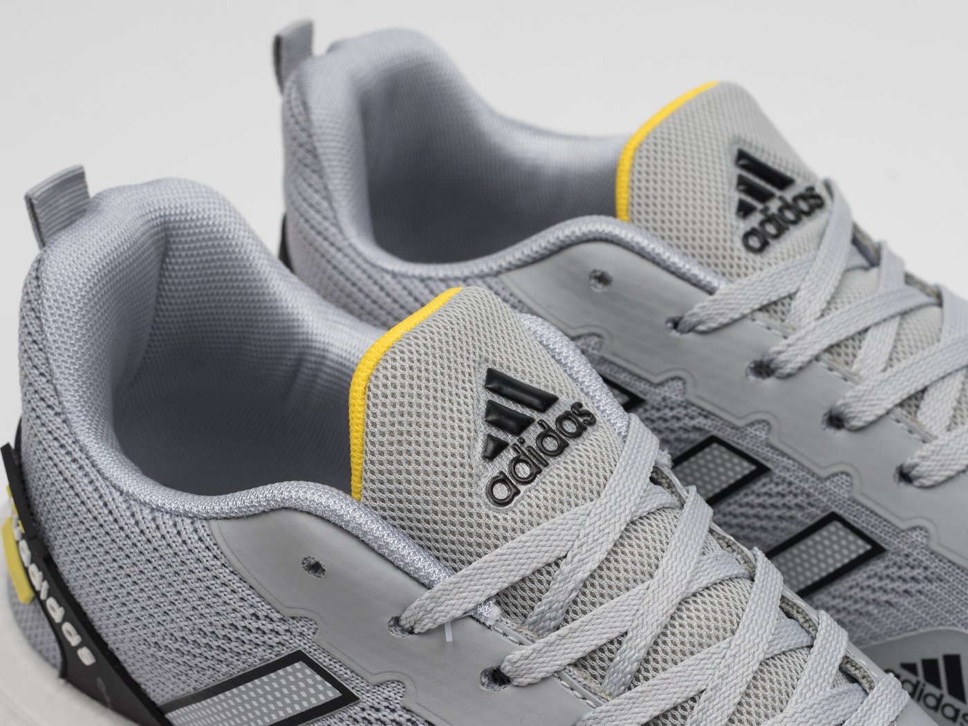 Кроссовки Adidas