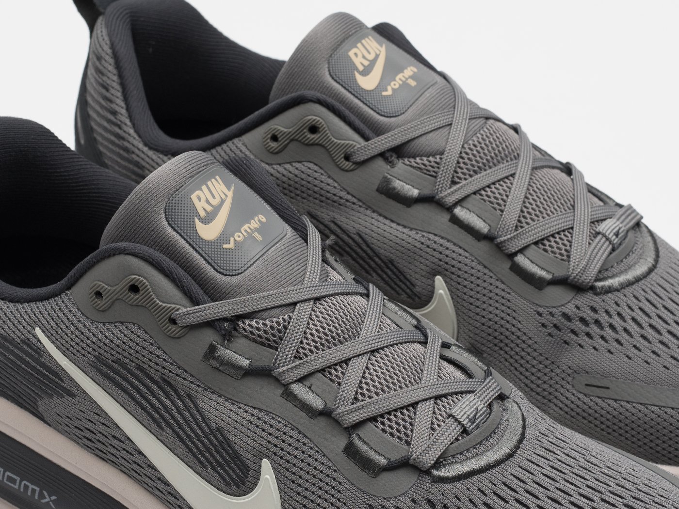Кроссовки Nike Vomero 18