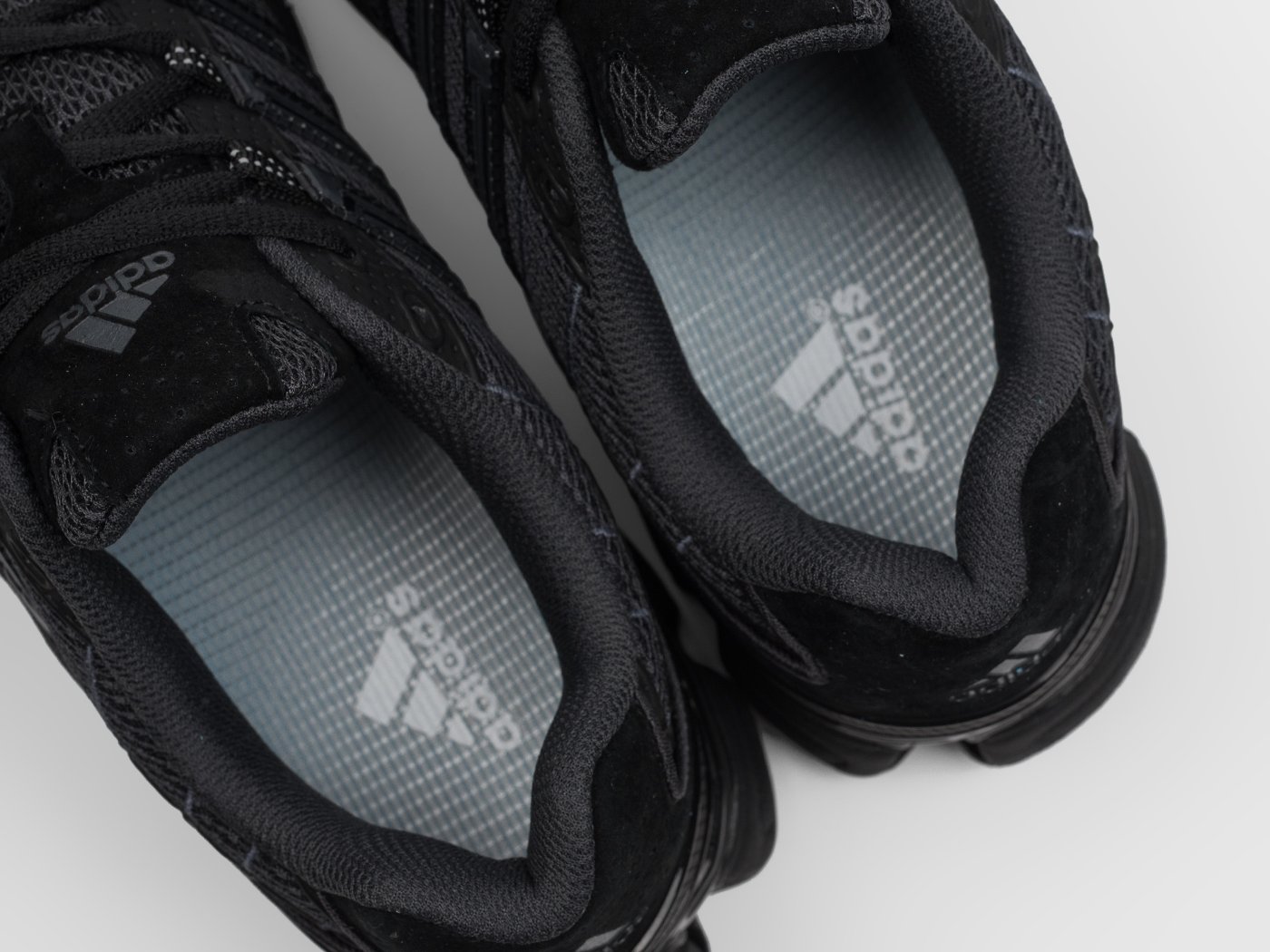 Кроссовки Adidas Ozweego Pro