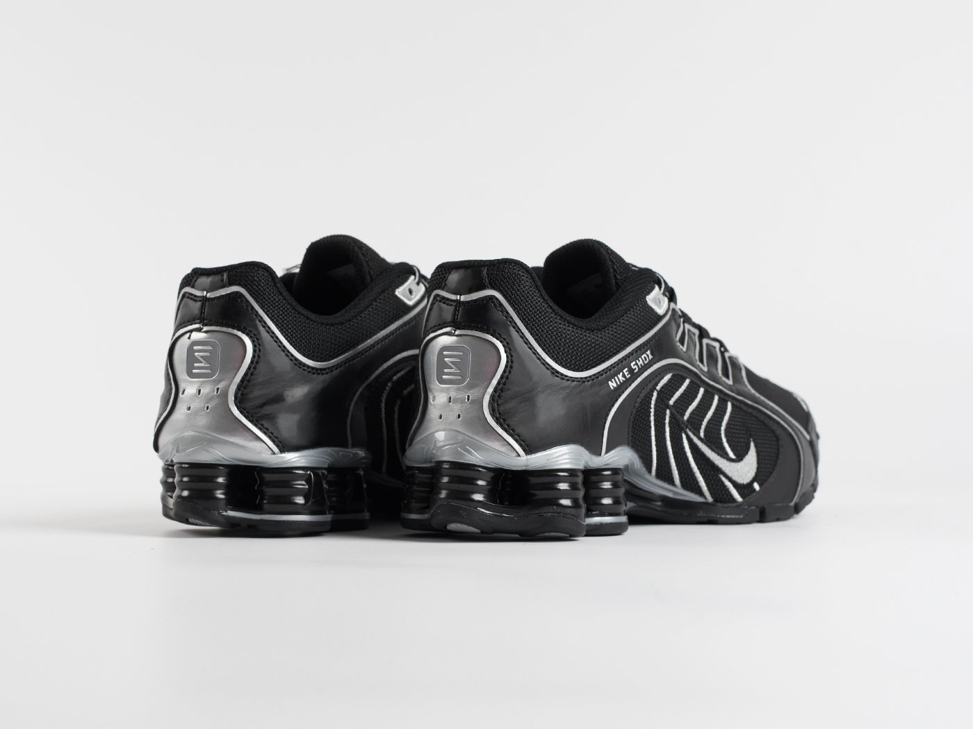 Кроссовки Nike Shox