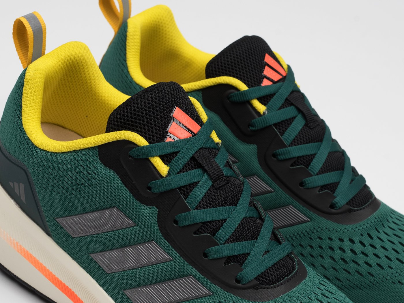 Кроссовки Adidas