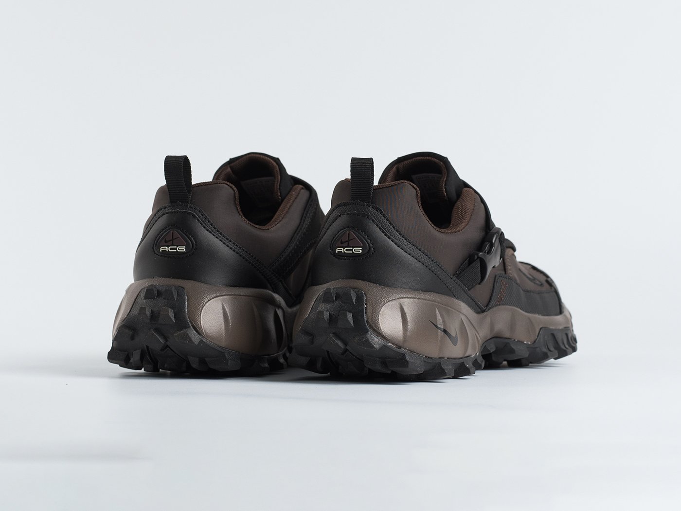 Кроссовки Nike ACG Phassad