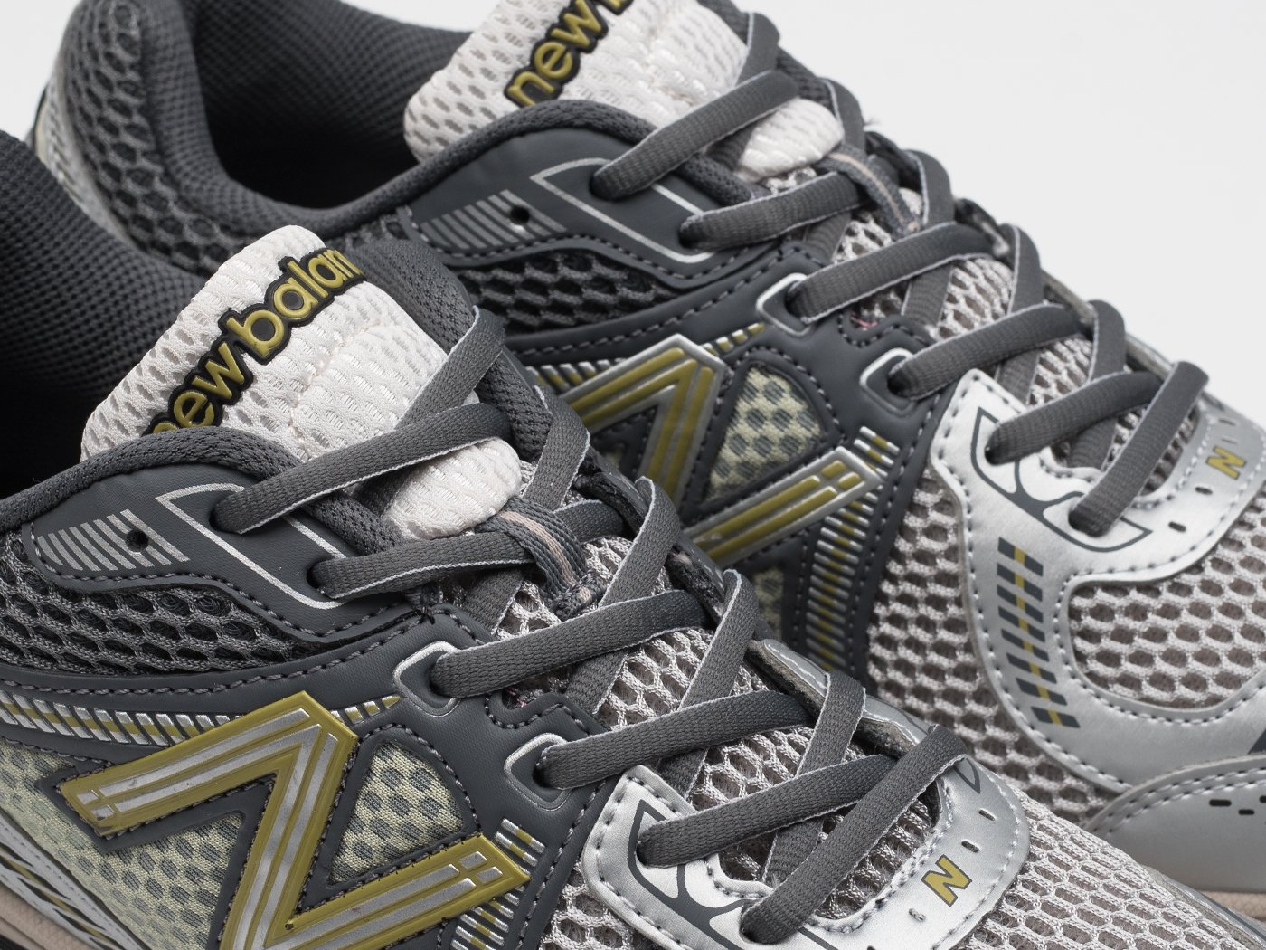 Кроссовки New Balance 860v2